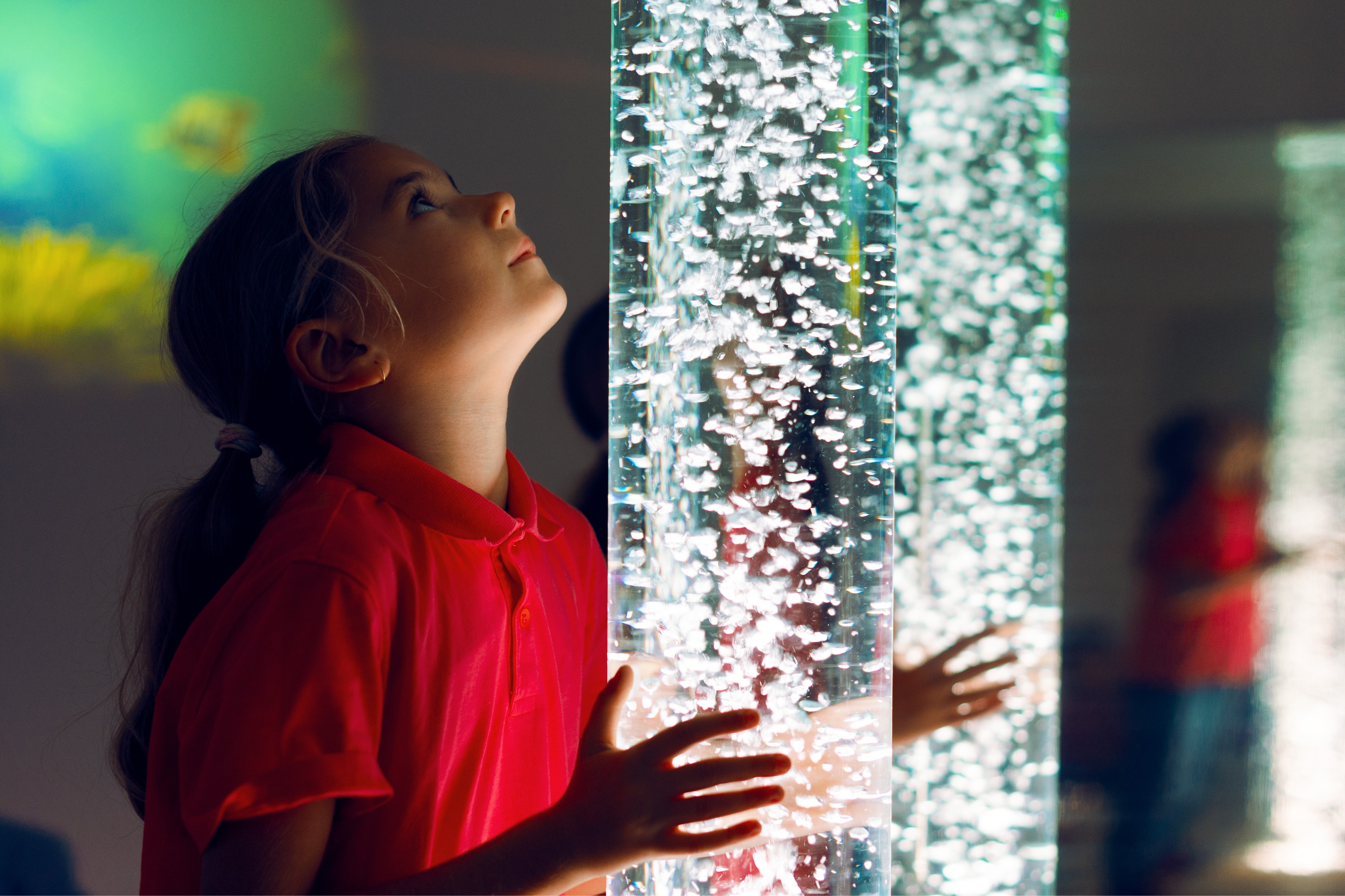 girl looking at bubble tube